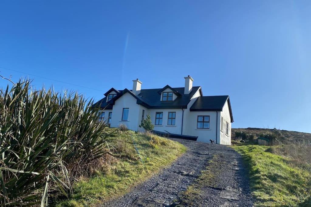 Drop Anchor House, Spacious 3 Bedroom Apartment, Fabulous Sea Views Cleggan Exterior photo